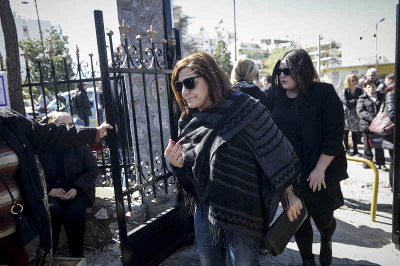 Ολοι οι ηθοποιοί στο τελευταίο αντίο στον Χρήστο Σιμαρδάνη [εικόνες] | iefimerida.gr 20