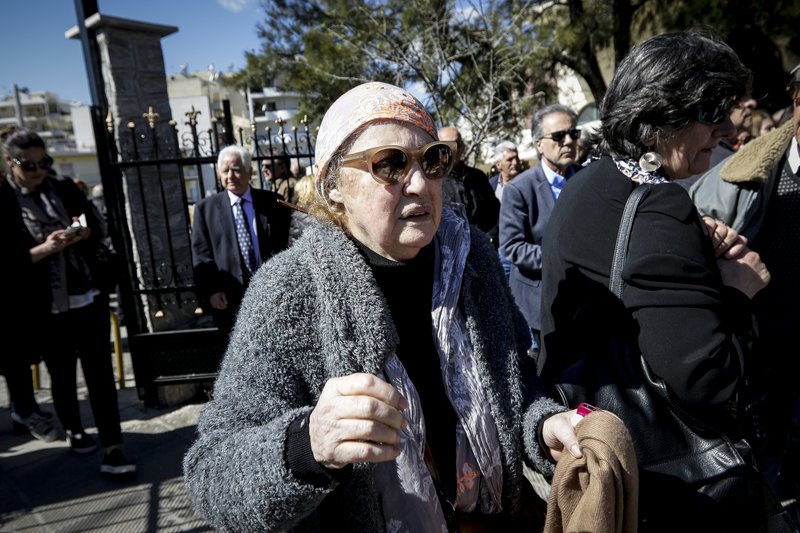 Ολοι οι ηθοποιοί στο τελευταίο αντίο στον Χρήστο Σιμαρδάνη [εικόνες] | iefimerida.gr 21