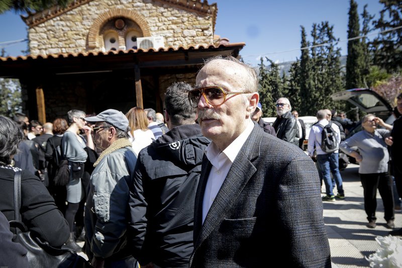 Ολοι οι ηθοποιοί στο τελευταίο αντίο στον Χρήστο Σιμαρδάνη [εικόνες] | iefimerida.gr 22