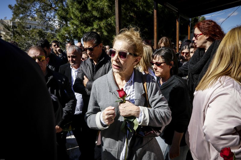 Ολοι οι ηθοποιοί στο τελευταίο αντίο στον Χρήστο Σιμαρδάνη [εικόνες] | iefimerida.gr 23