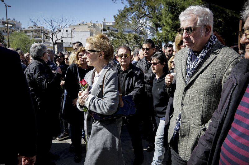 Ολοι οι ηθοποιοί στο τελευταίο αντίο στον Χρήστο Σιμαρδάνη [εικόνες] | iefimerida.gr 24