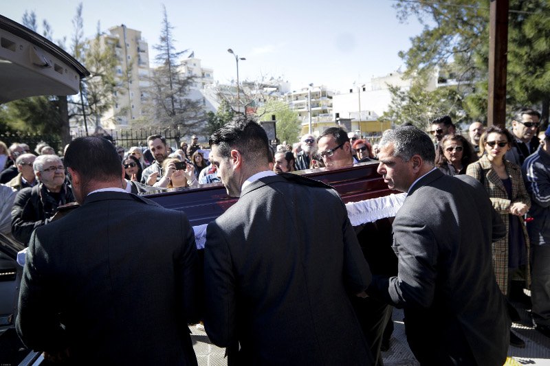 Ολοι οι ηθοποιοί στο τελευταίο αντίο στον Χρήστο Σιμαρδάνη [εικόνες] | iefimerida.gr 3