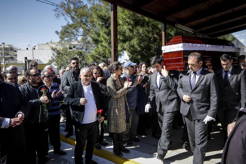 Ολοι οι ηθοποιοί στο τελευταίο αντίο στον Χρήστο Σιμαρδάνη [εικόνες] | iefimerida.gr 1