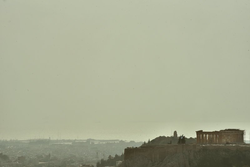 Αφρικανική σκόνη και λασποβροχή «έπνιξαν» την Αθήνα [εικόνες] | iefimerida.gr 3