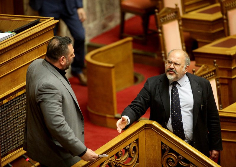 Αγριο επεισόδιο στη Βουλή -Επίθεση χυδαιότητας του χρυσαυγίτη Λαγού-Παραλίγο να πέσει ξύλο [βίντεο] | iefimerida.gr 0