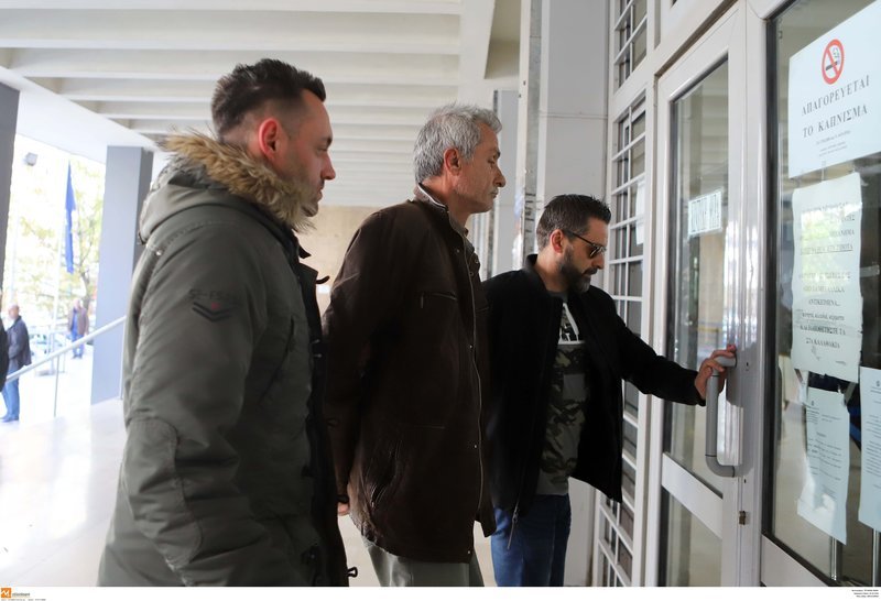 Αυτός είναι ο 58χρονος στο Ωραιόκαστρο που κρατούσε ομήρους τα ξαδέλφια του [εικόνες] | iefimerida.gr 2