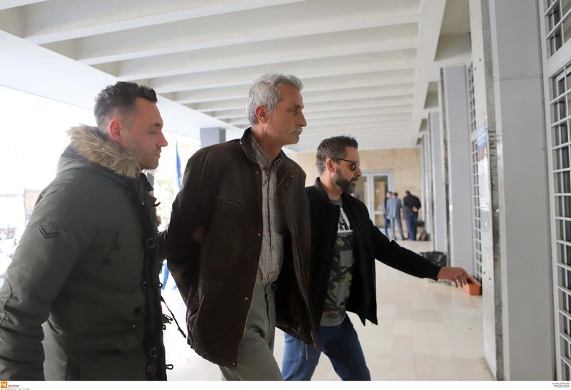 Αυτός είναι ο 58χρονος στο Ωραιόκαστρο που κρατούσε ομήρους τα ξαδέλφια του [εικόνες] | iefimerida.gr 3