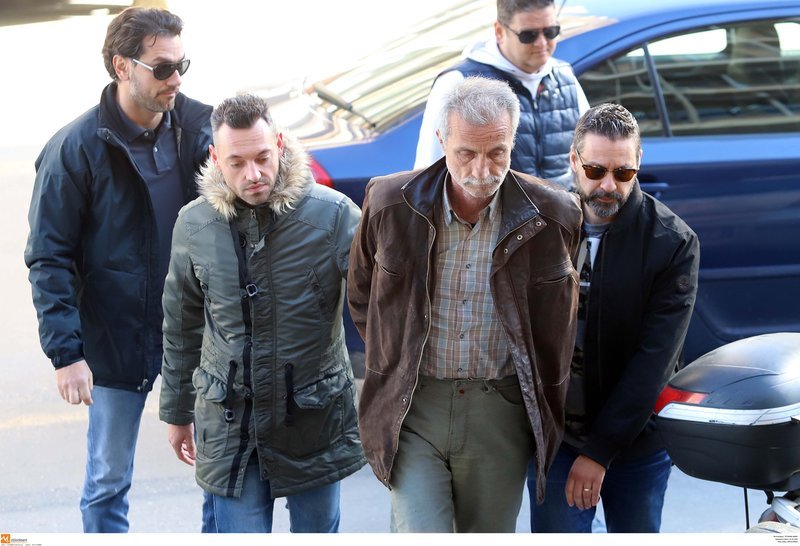 Αυτός είναι ο 58χρονος στο Ωραιόκαστρο που κρατούσε ομήρους τα ξαδέλφια του [εικόνες] | iefimerida.gr 5