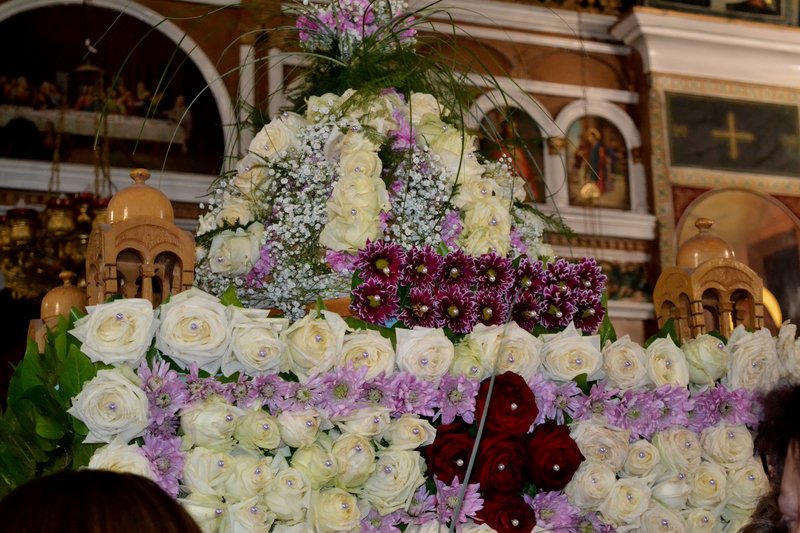 Eπιτάφιοι,κομψοτεχνήματα- Χρειάστηκαν μήνες δουλειά για να στολιστούν [εικόνες] | iefimerida.gr 7