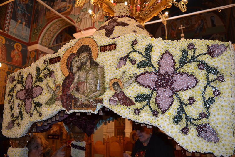 Eπιτάφιοι,κομψοτεχνήματα- Χρειάστηκαν μήνες δουλειά για να στολιστούν [εικόνες] | iefimerida.gr 6