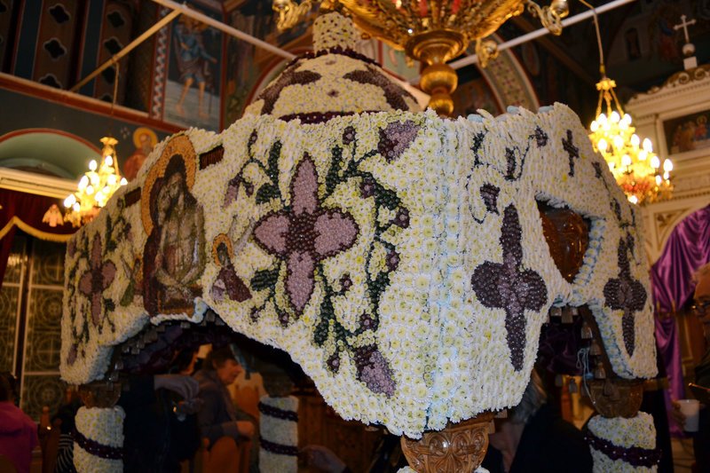 Eπιτάφιοι,κομψοτεχνήματα- Χρειάστηκαν μήνες δουλειά για να στολιστούν [εικόνες] | iefimerida.gr 9