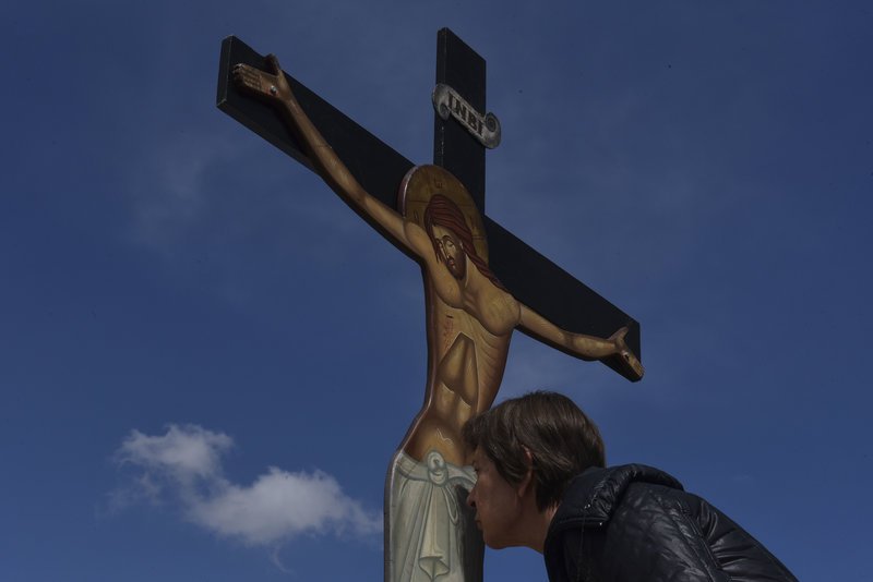 Η αναπαράσταση της Αποκαθήλωσης του Χριστού στη Μονή Πεντέλης -Οπως στα Ιεροσόλυμα [εικόνες] | iefimerida.gr 5