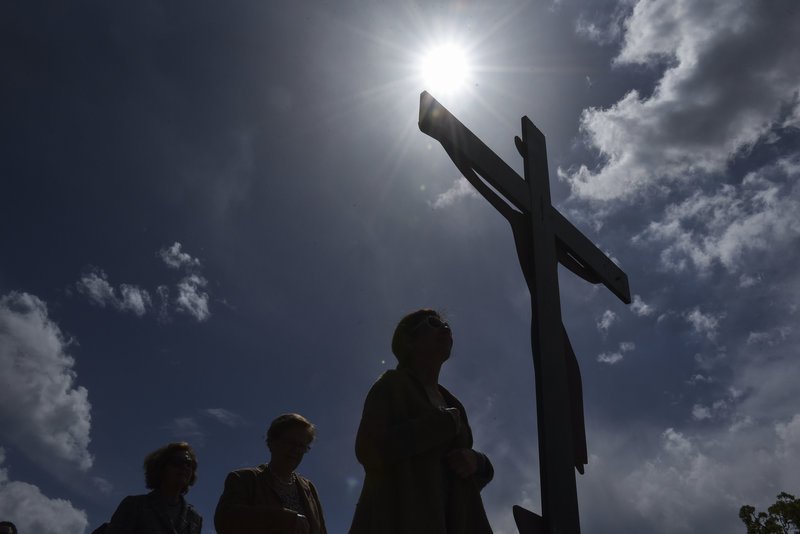 Η αναπαράσταση της Αποκαθήλωσης του Χριστού στη Μονή Πεντέλης -Οπως στα Ιεροσόλυμα [εικόνες] | iefimerida.gr 2