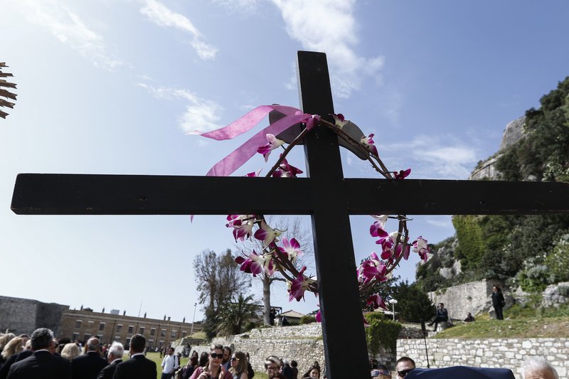 «Ω γλυκύ μου έαρ»: Με την περιφορά του επιταφίου, κορυφώθηκε το Θείο Δράμα | iefimerida.gr 0