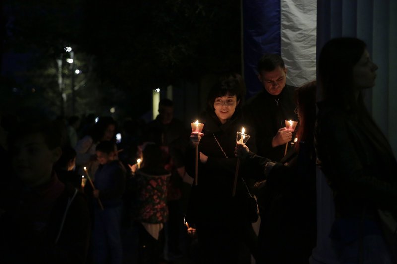 «Ω γλυκύ μου έαρ»: Με την περιφορά του επιταφίου, κορυφώθηκε το Θείο Δράμα | iefimerida.gr 1