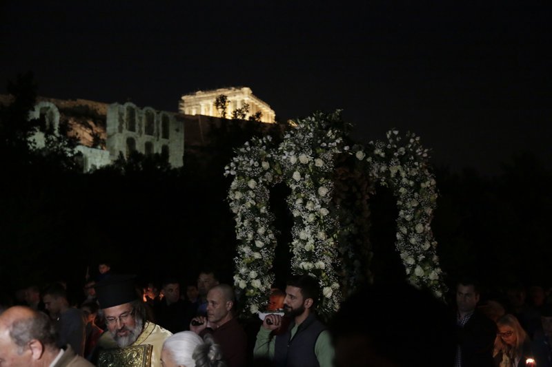 «Ω γλυκύ μου έαρ»: Με την περιφορά του επιταφίου, κορυφώθηκε το Θείο Δράμα | iefimerida.gr 4