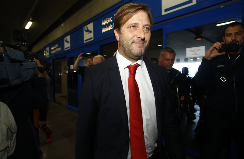 Ολυμπιακός: Εφτασε στην Ελλάδα ο Πέδρο Μάρτινς [εικόνες] | iefimerida.gr 1