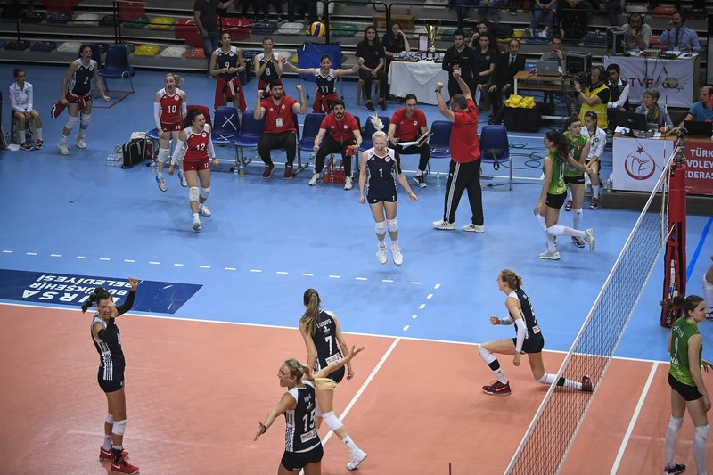 Εγραψαν ιστορία τα κορίτσια του Ολυμπιακού -Κατέκτησαν το ευρωπαϊκό μέσα στην Τουρκία! | iefimerida.gr 2