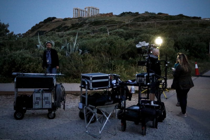 Καρέ καρέ τα γυρίσματα του BBC στο Σούνιο -Επιασαν δουλειά από το ξημέρωμα [εικόνες] | iefimerida.gr 1