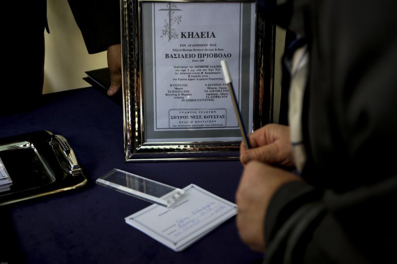 Το τελευταίο αντίο στον «Καπετάν Ερμή» είπαν συγγενείς, φίλοι και πλήθος κόσμου [εικόνες] | iefimerida.gr 8