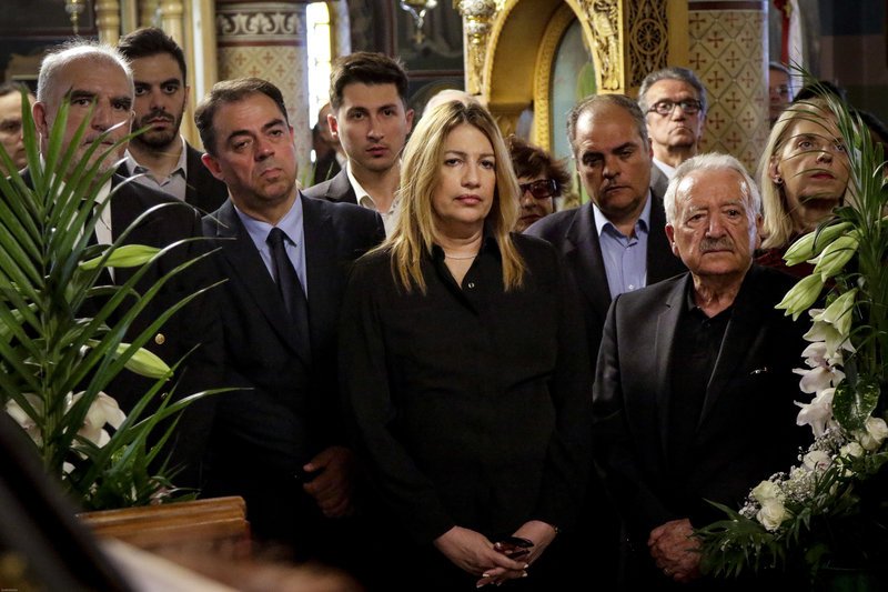 Το τελευταίο αντίο στον «Καπετάν Ερμή» είπαν συγγενείς, φίλοι και πλήθος κόσμου [εικόνες] | iefimerida.gr 9