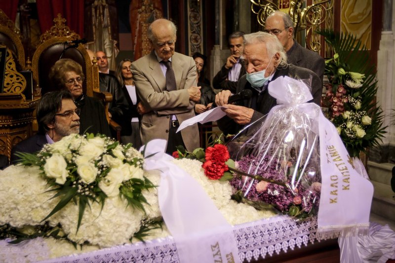 Το τελευταίο αντίο στον «Καπετάν Ερμή» είπαν συγγενείς, φίλοι και πλήθος κόσμου [εικόνες] | iefimerida.gr 1