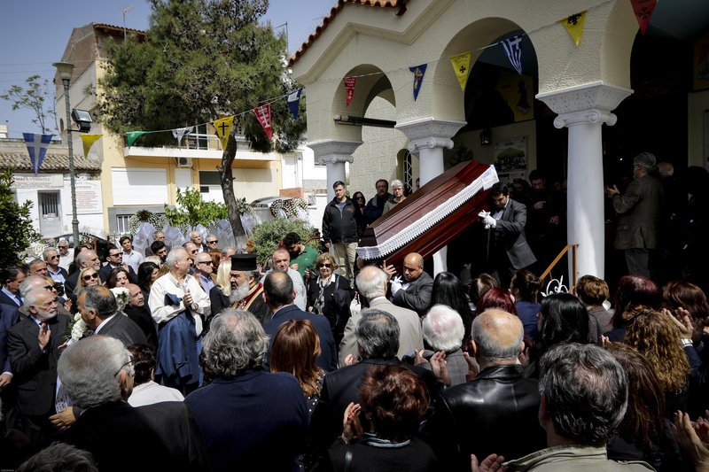 Το τελευταίο αντίο στον «Καπετάν Ερμή» είπαν συγγενείς, φίλοι και πλήθος κόσμου [εικόνες] | iefimerida.gr 2