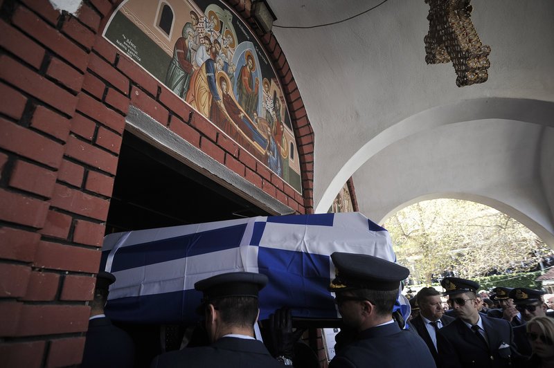 Αθάνατος φώναζαν αποχαιρετώντας τον ήρωα σμηναγό -Το τελευταίο αντίο [εικόνες & βίντεο] | iefimerida.gr 20