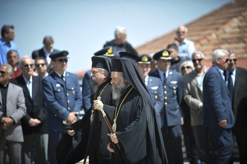 Αθάνατος φώναζαν αποχαιρετώντας τον ήρωα σμηναγό -Το τελευταίο αντίο [εικόνες & βίντεο] | iefimerida.gr 30