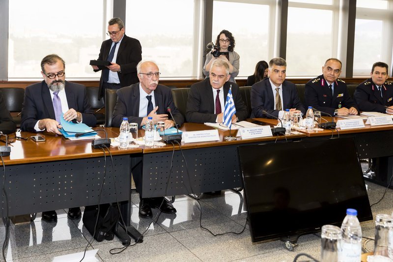 Κοινή σύσκεψη Τόσκα-Βίτσα με τον Ισπανό υπ. Εσωτερικών [εικόνες] | iefimerida.gr 0