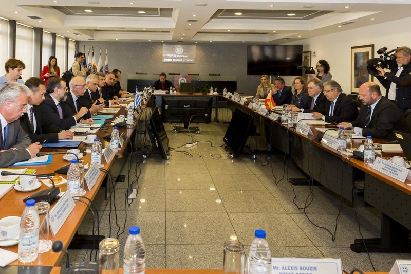 Κοινή σύσκεψη Τόσκα-Βίτσα με τον Ισπανό υπ. Εσωτερικών [εικόνες] | iefimerida.gr 1