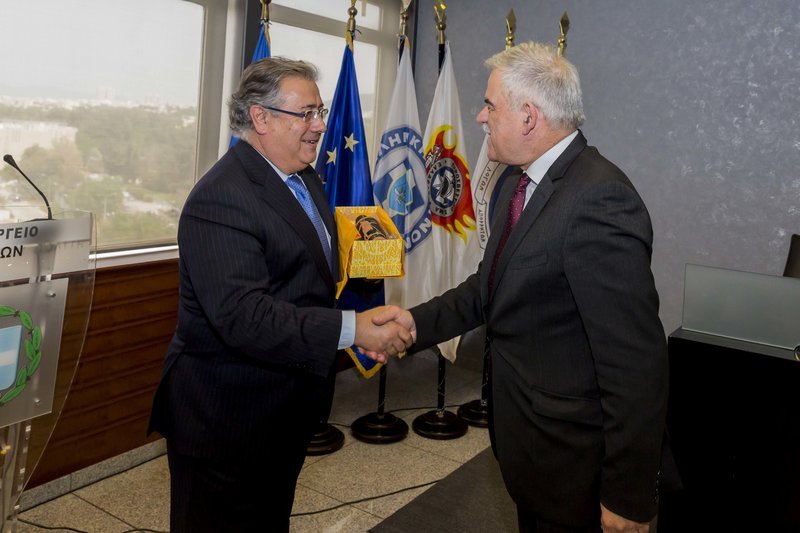 Κοινή σύσκεψη Τόσκα-Βίτσα με τον Ισπανό υπ. Εσωτερικών [εικόνες] | iefimerida.gr 3