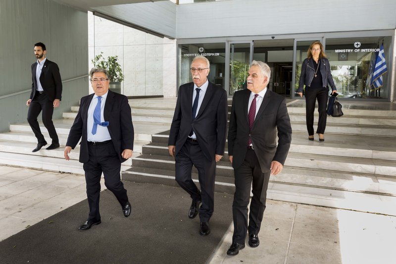 Κοινή σύσκεψη Τόσκα-Βίτσα με τον Ισπανό υπ. Εσωτερικών [εικόνες] | iefimerida.gr 4