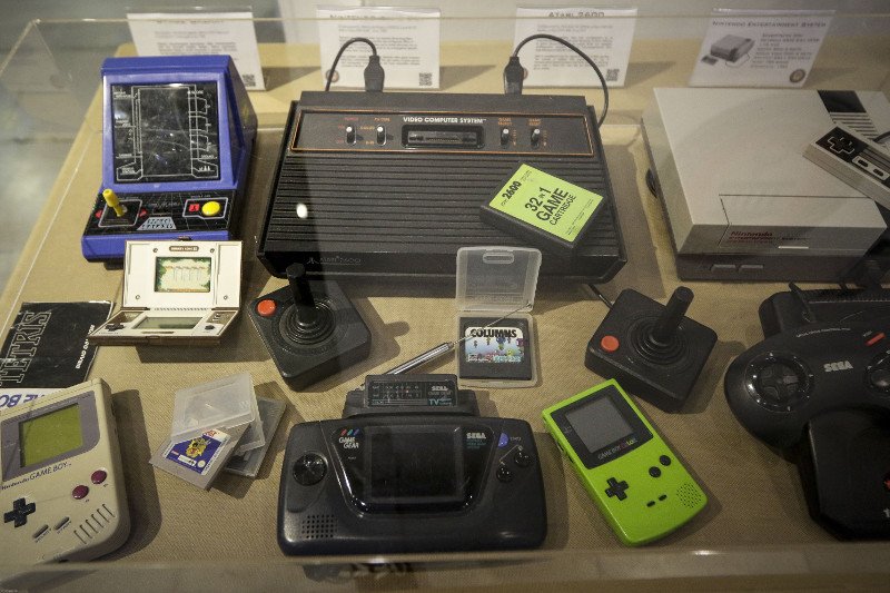 Επιστροφή στα 70s-80s στην Τεχνόπολη -Ρετρό κονσόλες, κόμικ και Subbuteo [εικόνες] | iefimerida.gr 4