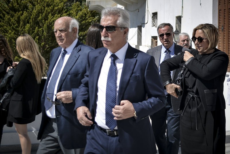 Θρήνος στην Ανδρο στην κηδεία του Α.Σταματιάδη -«Ησουν το σωστό παράδειγμα της οικογένειας» [εικόνες] | iefimerida.gr 4