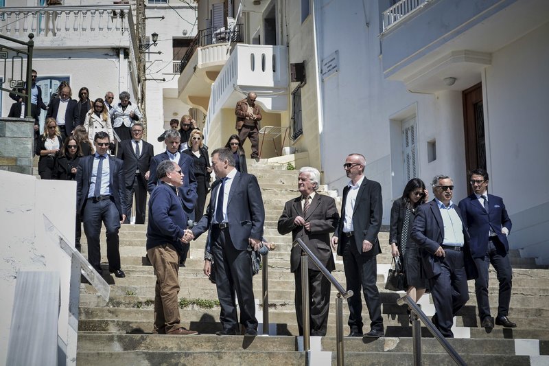 Θρήνος στην Ανδρο στην κηδεία του Α.Σταματιάδη -«Ησουν το σωστό παράδειγμα της οικογένειας» [εικόνες] | iefimerida.gr 1