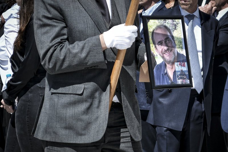 Θρήνος στην Ανδρο στην κηδεία του Α.Σταματιάδη -«Ησουν το σωστό παράδειγμα της οικογένειας» [εικόνες] | iefimerida.gr 2