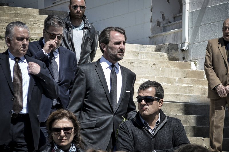 Θρήνος στην Ανδρο στην κηδεία του Α.Σταματιάδη -«Ησουν το σωστό παράδειγμα της οικογένειας» [εικόνες] | iefimerida.gr 5