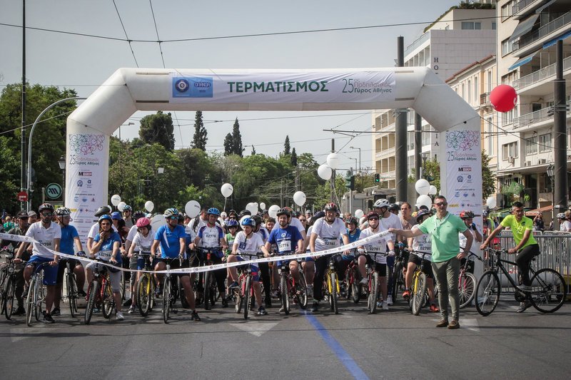 Ο Ποδηλατικός Γύρος της Αθήνας μέσα από τον φωτογραφικό φακό -Κορίτσια με φουστάνια, ποδήλατα κάθε είδους και κρουστά | iefimerida.gr 0