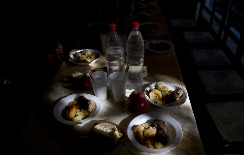 Μία πολυκατοικία στον Πειραιά «δίνει» μαθήματα ανθρωπιάς [εικόνες] | iefimerida.gr 3