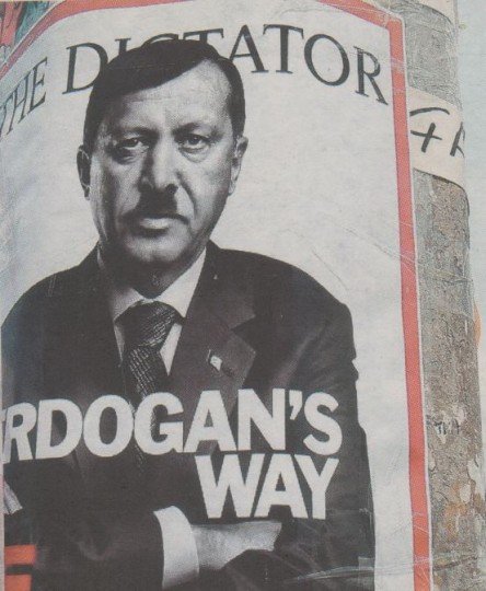 Αφίσα με τον Ερντογάν ντυμένο Χίτλερ έφτιαξαν οι διαδηλωτές στην πλατεία Ταξίμ [εικόνα] | iefimerida.gr 0