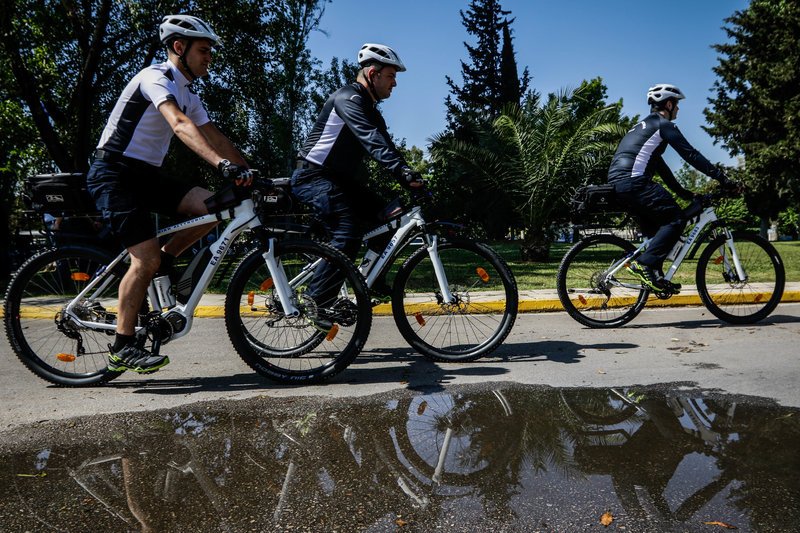 Με 64 νέα ηλεκτροκίνητα ποδήλατα η ΕΛ.ΑΣ. σε πόλεις και νησιά [εικόνες] | iefimerida.gr 2