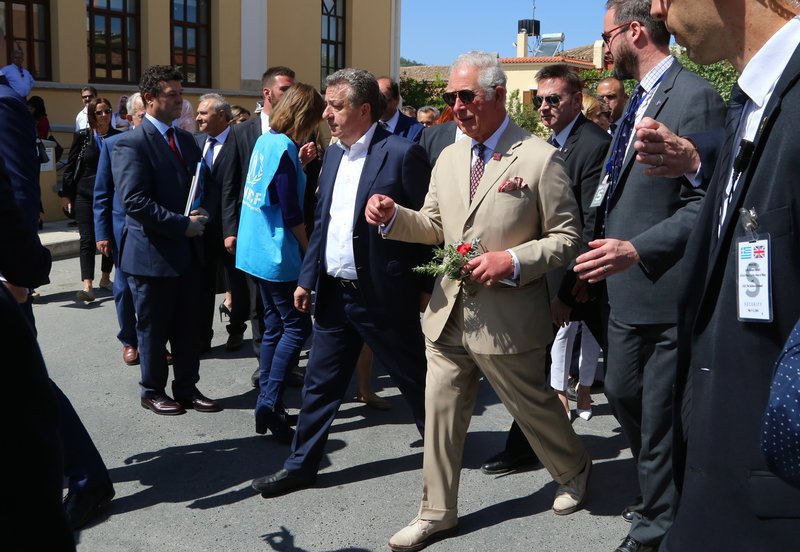 Κάρολος και Καμίλα χόρεψαν κρητικό παραδοσιακό χορό σε γλέντι [εικόνες & βίντεο] | iefimerida.gr 13