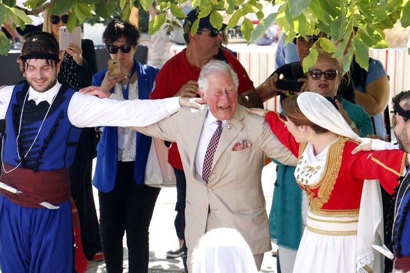 Πώς αντέδρασε ο Κάρολος όταν τον ρώτησαν στην Κρήτη για τον γάμο του Χάρι [εικόνες] | iefimerida.gr 0