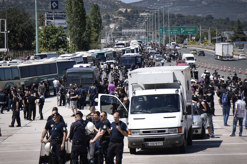 Στο «πόδι» η αστυνομία για τον τελικό στο ΟΑΚΑ -Ενταση από νωρίς [εικόνες & βίντεο] | iefimerida.gr 8