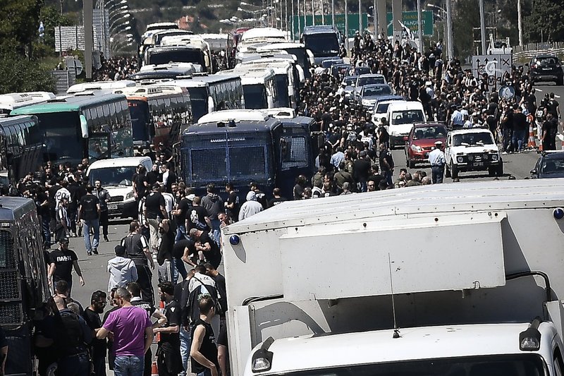 Στο «πόδι» η αστυνομία για τον τελικό στο ΟΑΚΑ -Ενταση από νωρίς [εικόνες & βίντεο] | iefimerida.gr 9