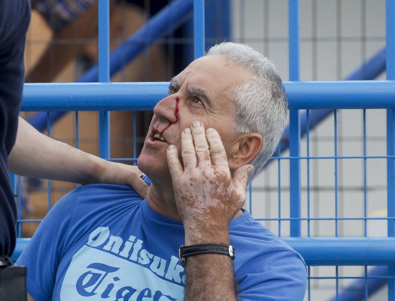 Αγριες συμπλοκές οπαδών και ΜΑΤ στο «Ελ Πάσο» [εικόνες] | iefimerida.gr 4