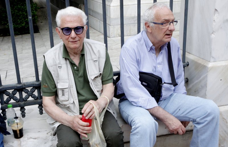 Συγκέντρωση συνταξιούχων έξω από το ΣτΕ για τον νόμο Κατρούγκαλου [εικόνες & βίντεο] | iefimerida.gr 4