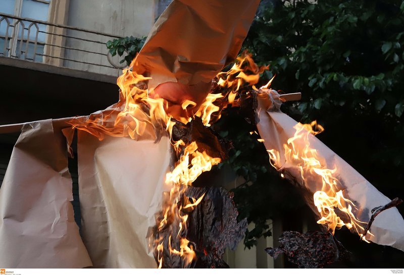 Θεσσαλονίκη: Πορεία για το αιματοκύλισμα στη Λωρίδα της Γάζας -Εκαψαν ομοιώματα Τραμπ και Νετανιάχου [εικόνες] | iefimerida.gr 1