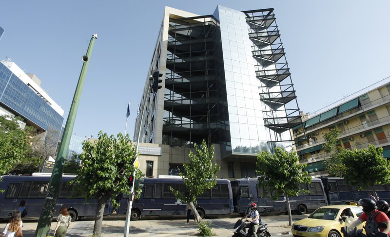 Εξω από το υπουργείο Ενέργειας εργαζόμενοι της ΔΕΗ -Ισχυρές αστυνομικές δυνάμεις [εικόνες] | iefimerida.gr 8